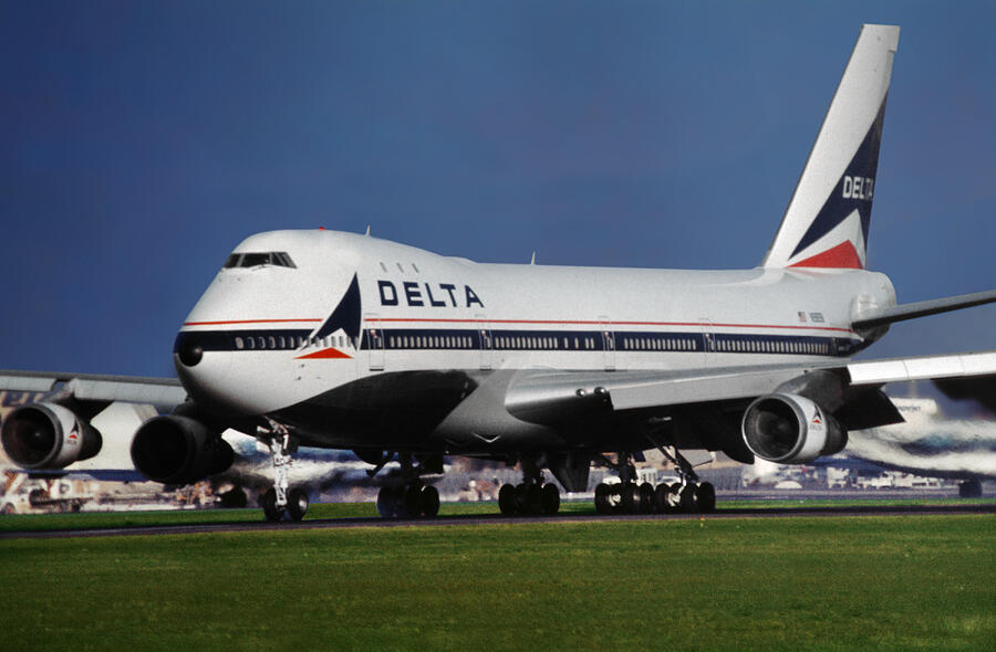 Transportation Photograph - Classic Delta Air Lines Boeing 747 by Erik Simonsen