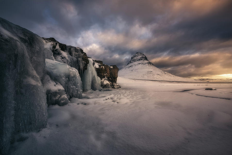 Magic Photograph - Classic view of the Kirkjufell by Manuel Martin