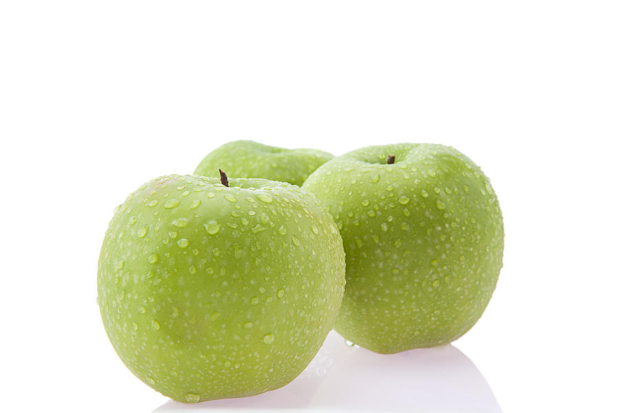 Close-up of green apples Photograph by Ravi Ranjan