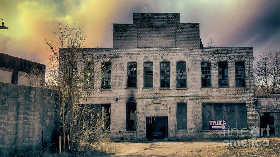 Closed in Youngstown Ohio Photograph by Janice Pariza