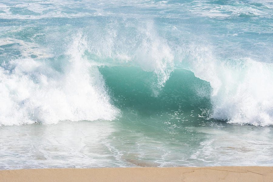 Closeup breaking wave Honeycombes Surf Break, Western Australia ...