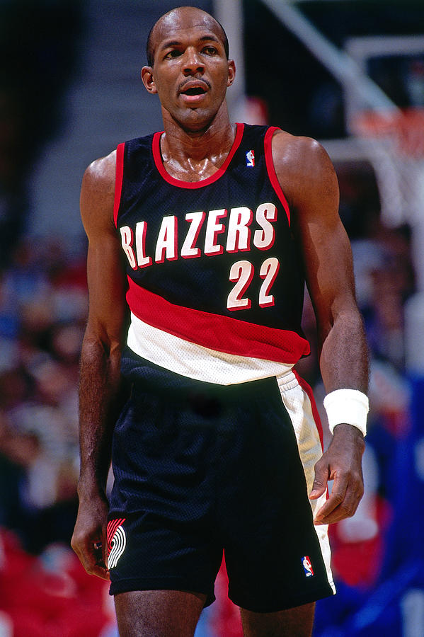 Clyde Drexler Photograph by Dale Tait