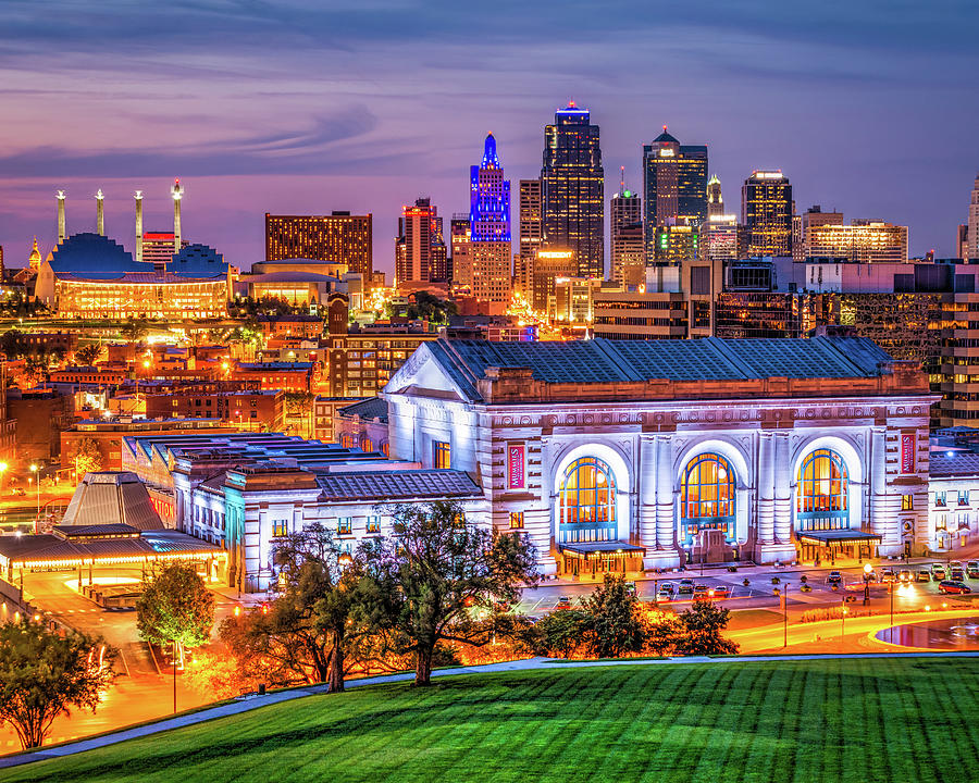 Colorful City Of Fountains Skyline At Dusk - Kansas City Missouri ...