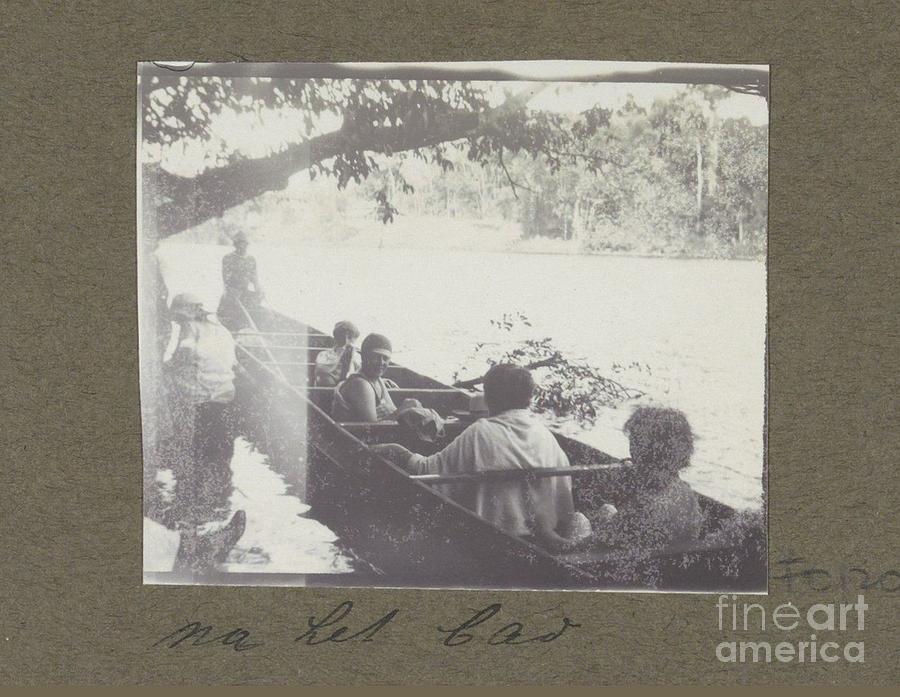 Company in a boat in Suriname, after a swim, anonymous, c. 1920 - c ...