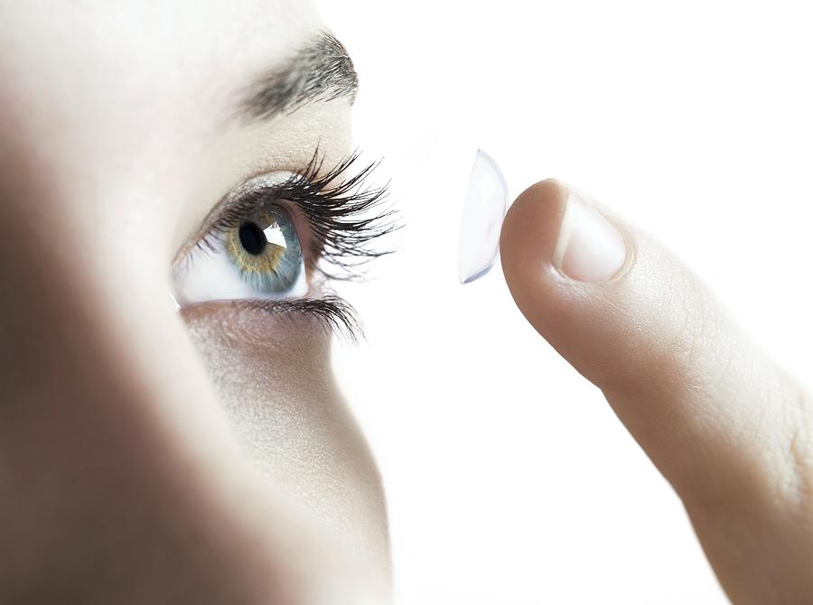 Contact lens use Photograph by Science Photo Library