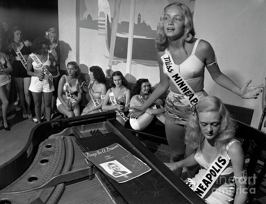Contestants in the Miss Minnesota Beauty Pageant, 1946 Photograph by The Harrington Collection