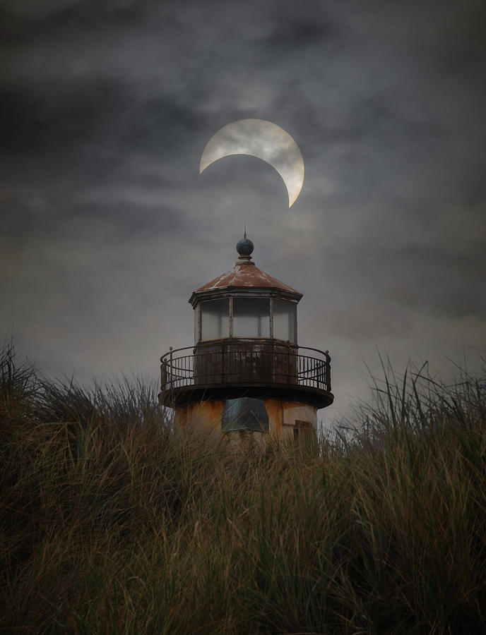 Coquille Eclipsed Photograph by Darren White