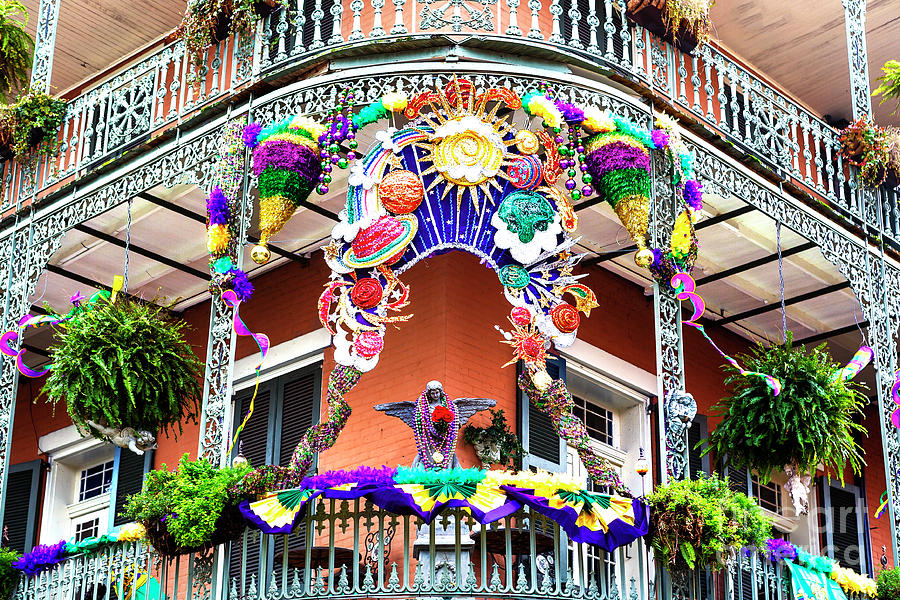 mardi gras 8c balcony