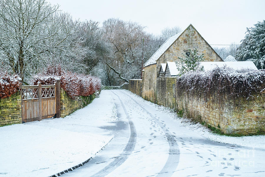 Country Lane in Taynton in the December Snow Photograph by Tim Gainey