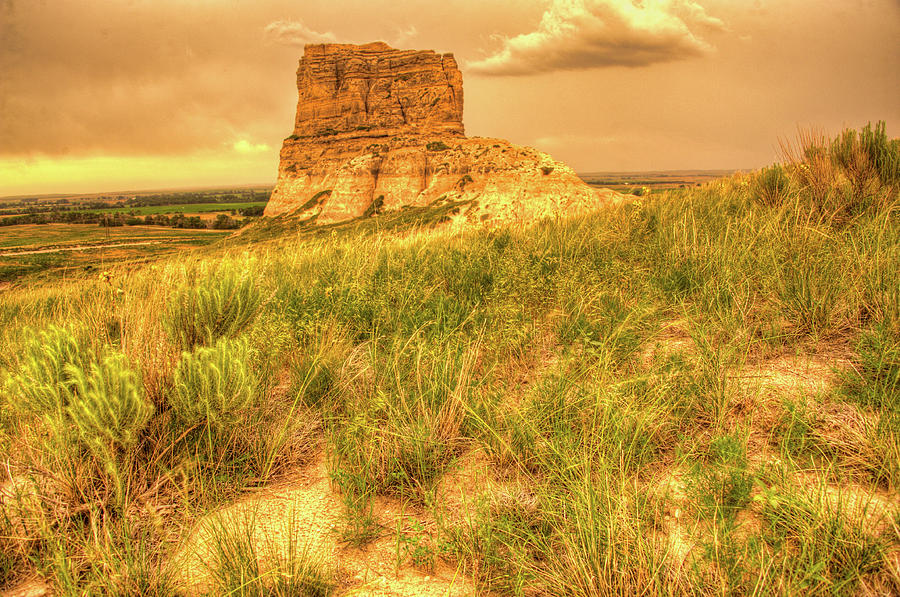 Courthouse Rock in Western Nebraska Photograph by James C Richardson