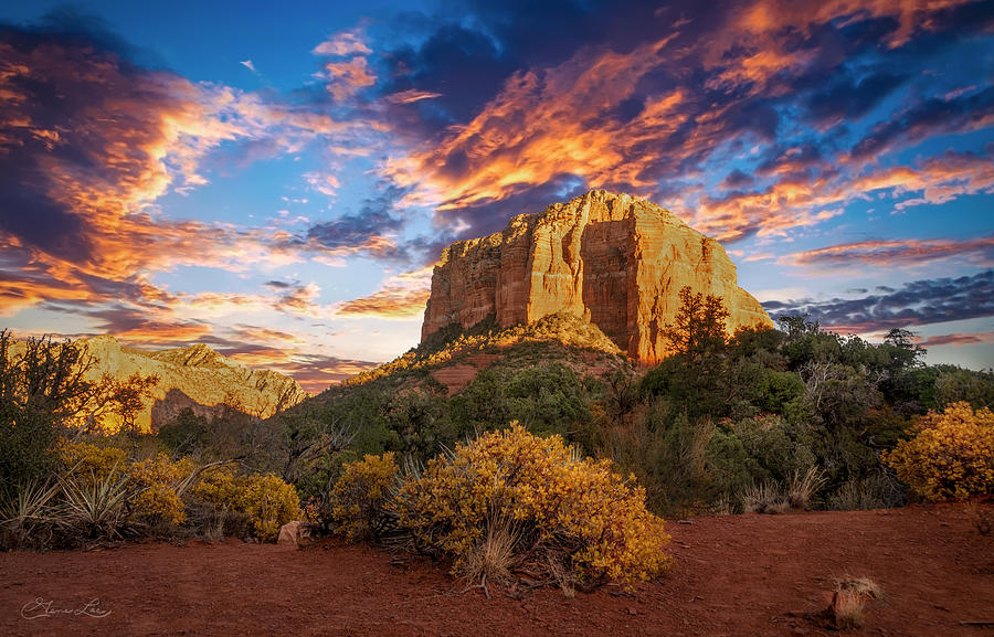 Courthouse Rock, Sedona Photograph by Gene Lee