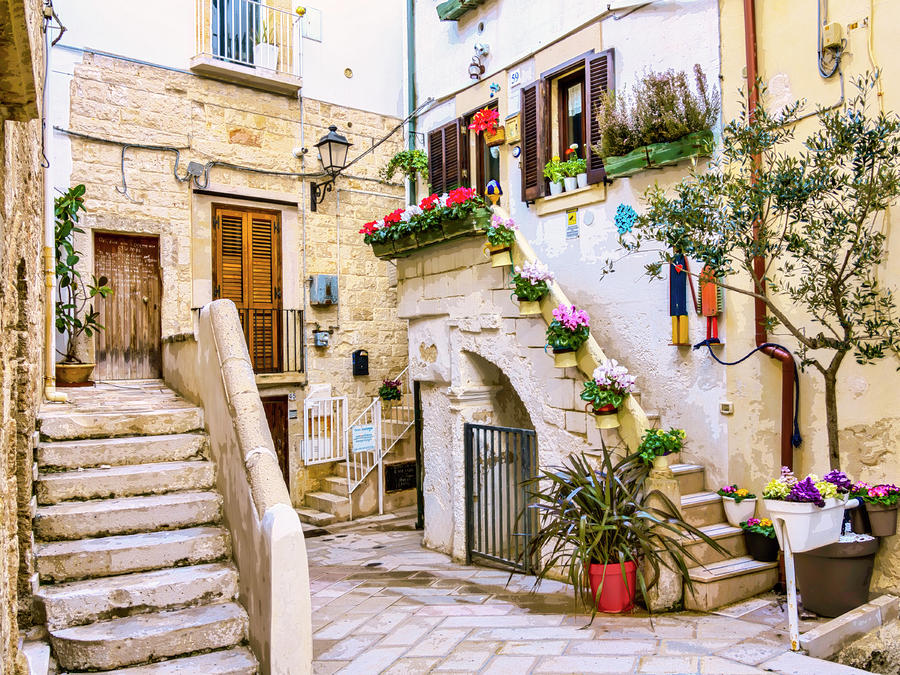 Courtyard - Apulia Italy Photograph by Dominic Piperata