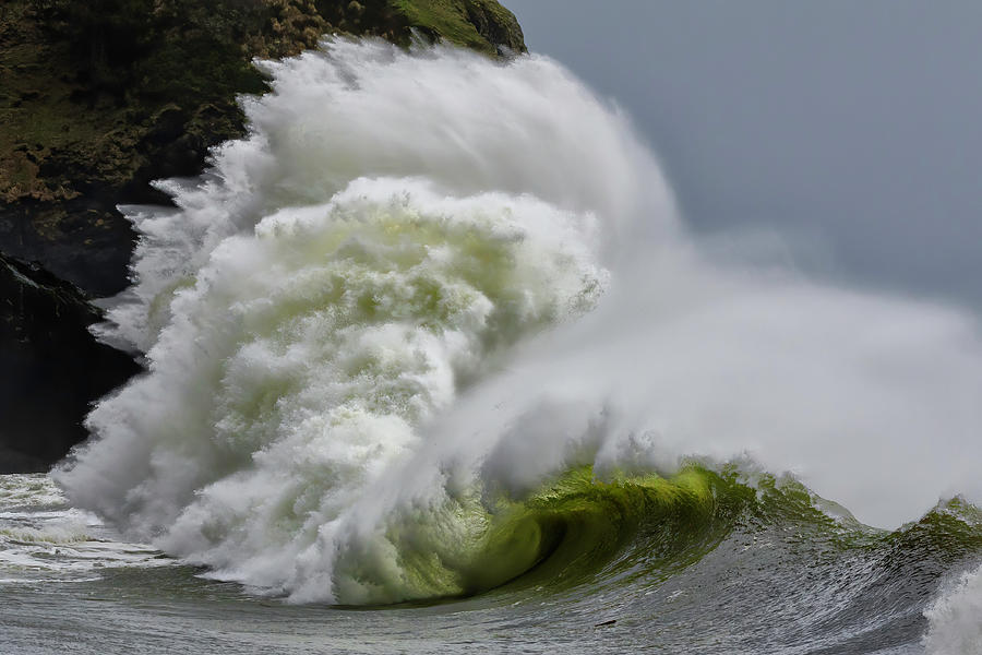 Crashing Waves Photograph