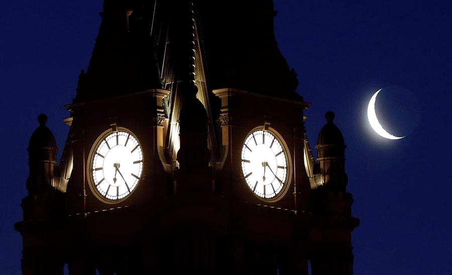 Crescent Moon Behind Milwaukee City Hall Photograph by Mike De Sisti
