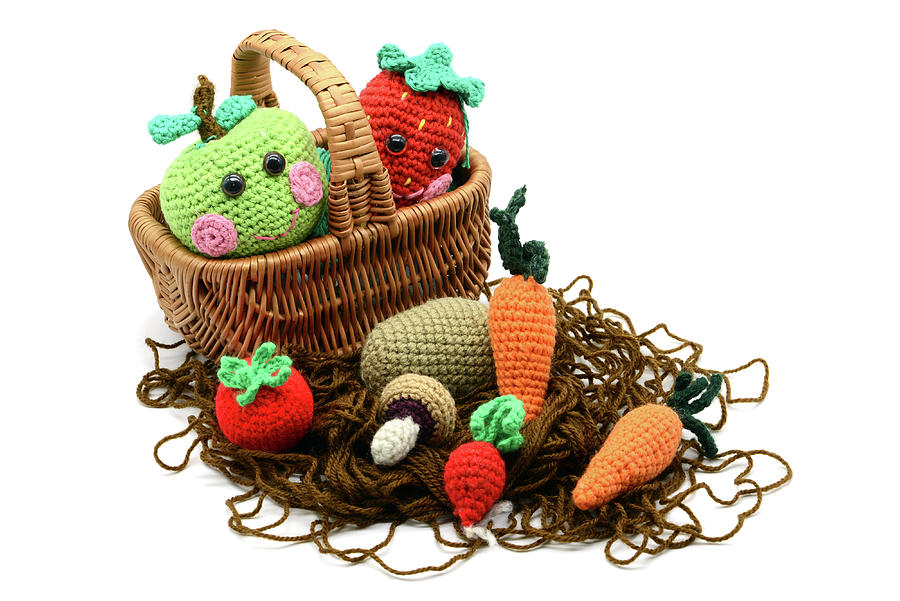 Crochet fruits and vegetables in a Basket. Photograph by Art Momente ...