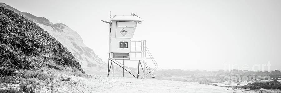 Newport Beach Photograph - Crystal Cove Lifeguard Tower #11 Black and White Panoramic Photo by Paul Velgos
