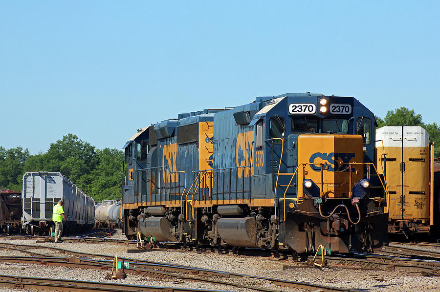 CSX 2370 Working The Yard Photograph By Joseph C Hinson - Pixels