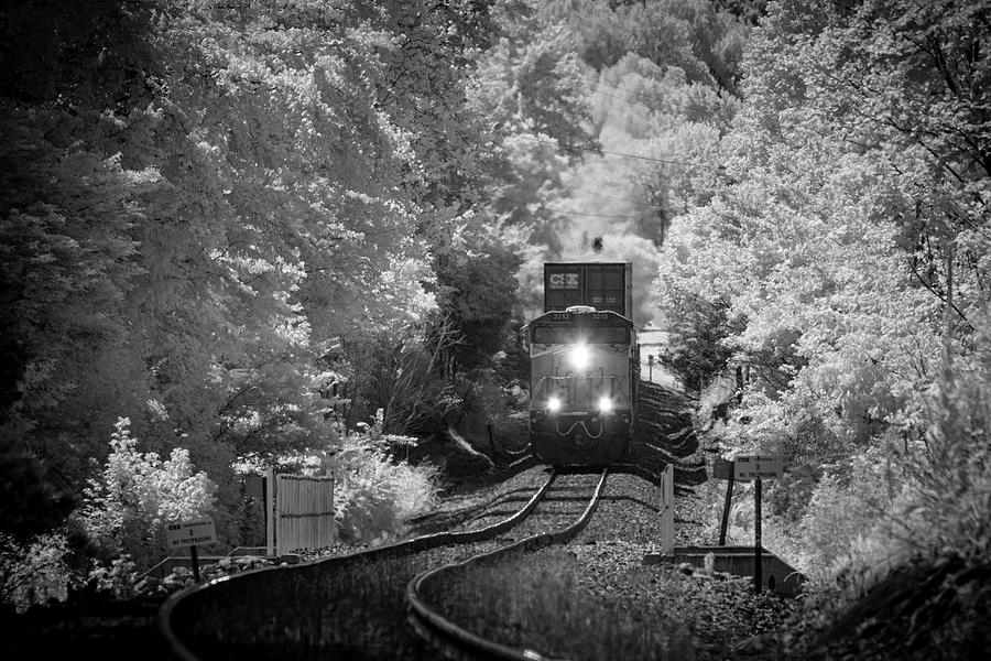 CSX Q028 heads north from Mortons Gap KY Photograph by Jim Pearson