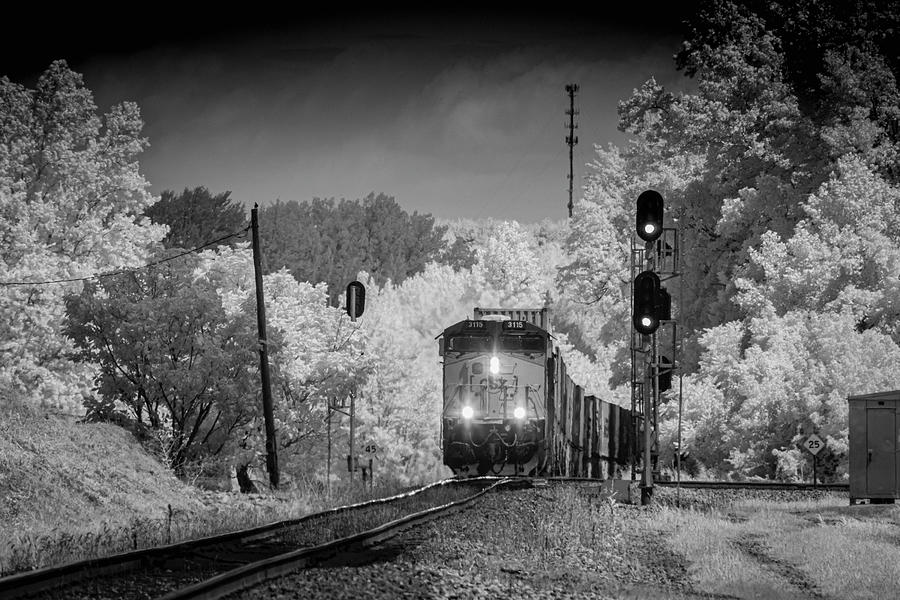 CSXT 3115 pulls upgrade leading Q025 at Mortons Gap KY Photograph by Jim Pearson