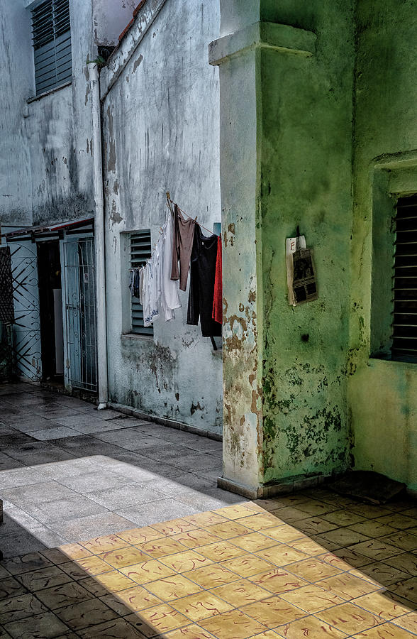 Cuban Alley Photograph by Tom Singleton