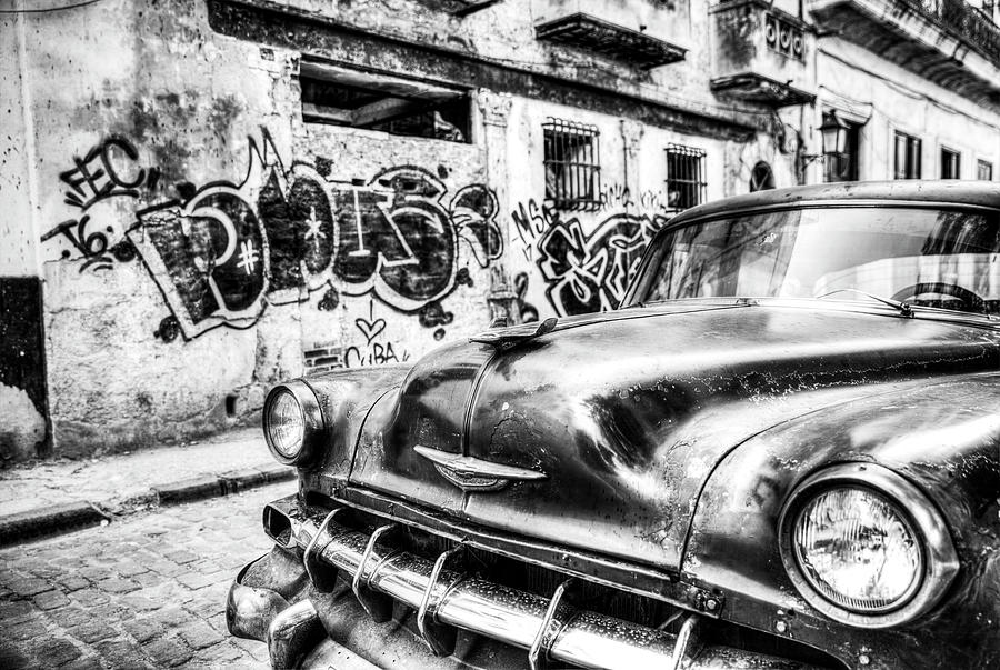Black And White Photograph - Cuban Car Black And White by Paul Thompson