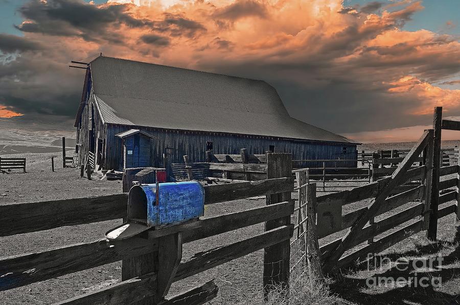 Dalle Mt Ranch, Barn 2 Digital Art by Fred Loring