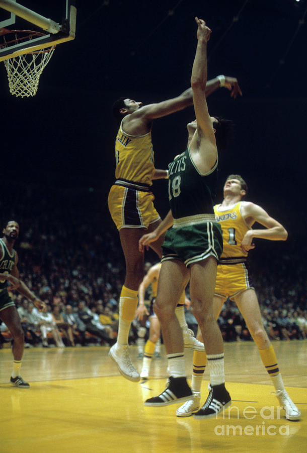 Dave Cowens and Wilt Chamberlain Photograph by Wen Roberts