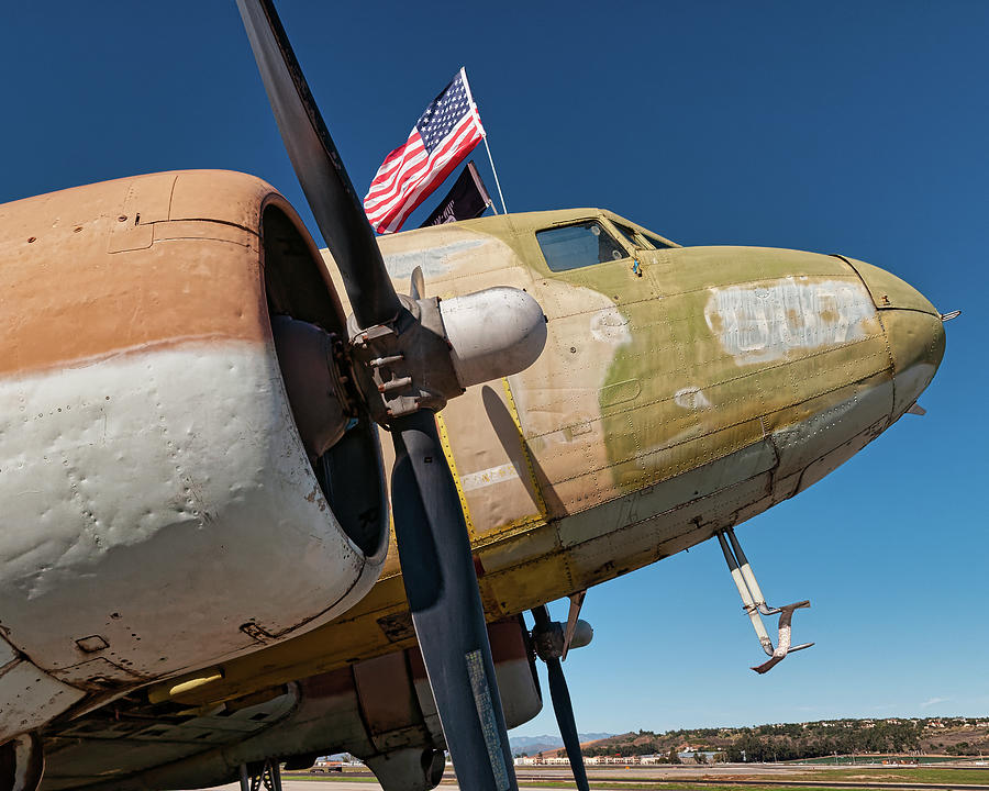 Dc-3 Photograph by Thomas Hall