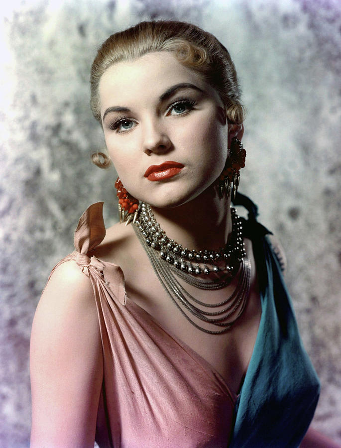 DEBRA PAGET in DEMETRIUS AND THE GLADIATORS -1954-, directed by DELMER DAVES. Photograph by Album