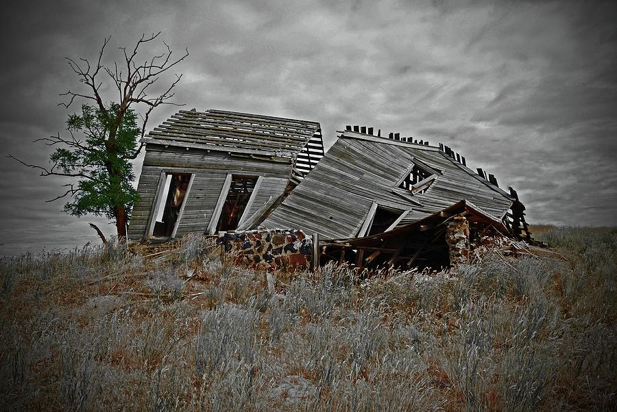  Decaying Farm House. Digital Art by Fred Loring