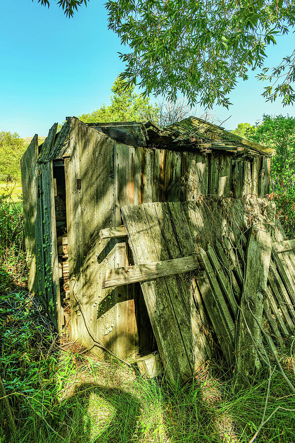 Delapodated outhouse Photograph by Jeff Swan