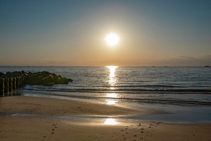 Delaware Bay - The Setting Sun Photograph by Bill Cannon