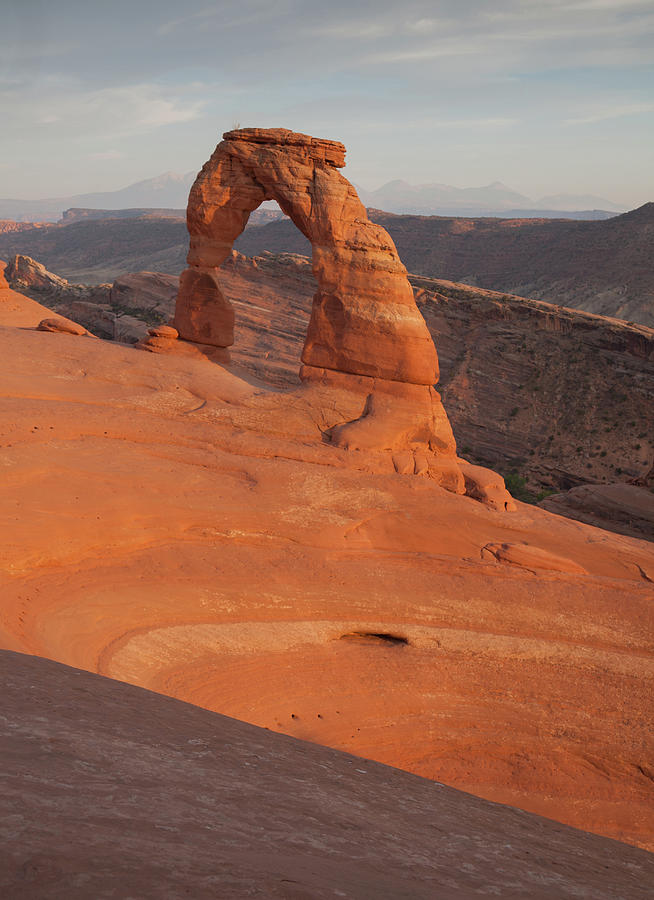 Delicate Arch Photograph by Cliff Wassmann