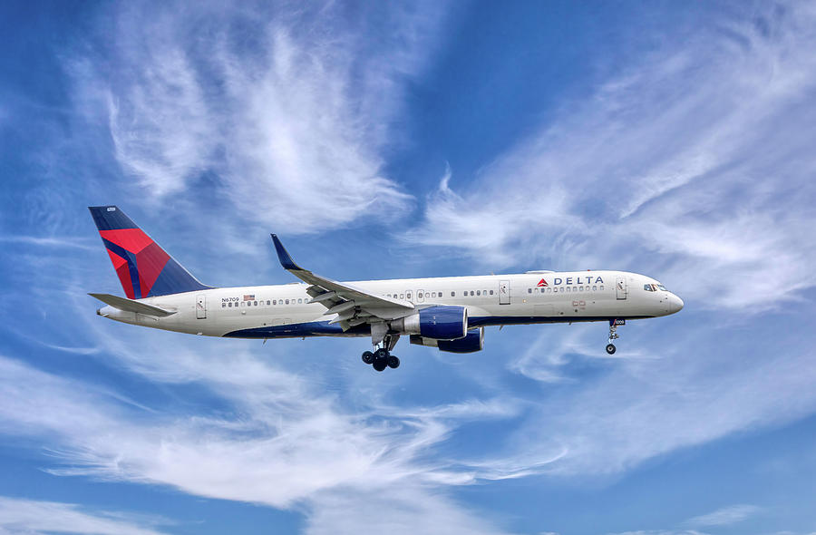 Delta 757 Coming In For Landing Photograph