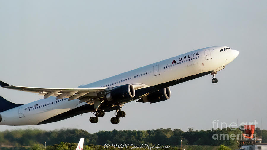 Delta Air Lines Airbus A300 N825NW Takeoff Photograph by David ...