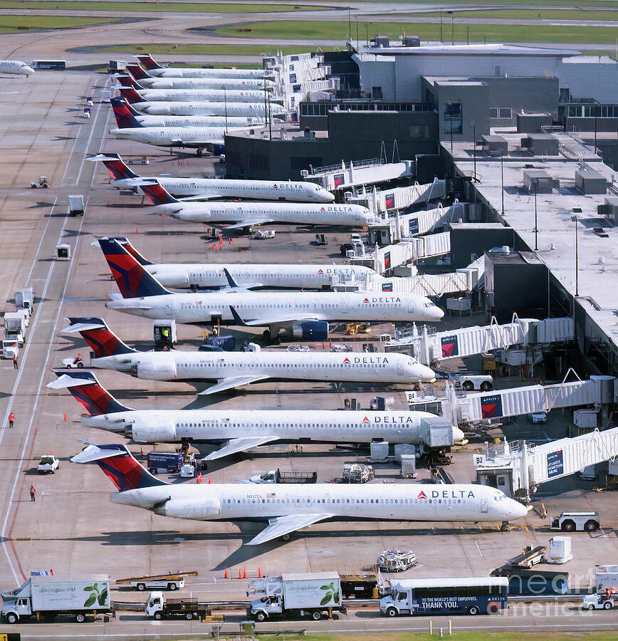 Delta Airlines Jets at Hartsfield-Jackson Atlanta International Airport Photograph by David Oppenheimer