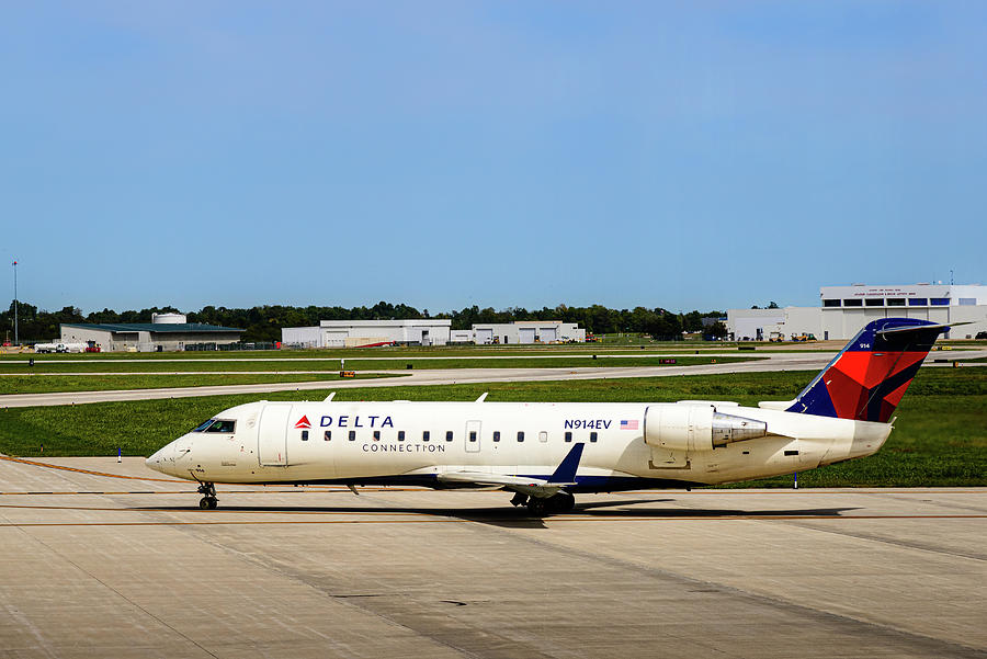 Airplane Photograph - Delta Connection CRJ200ER, Springfield Branson Airport by Mark Summerfield