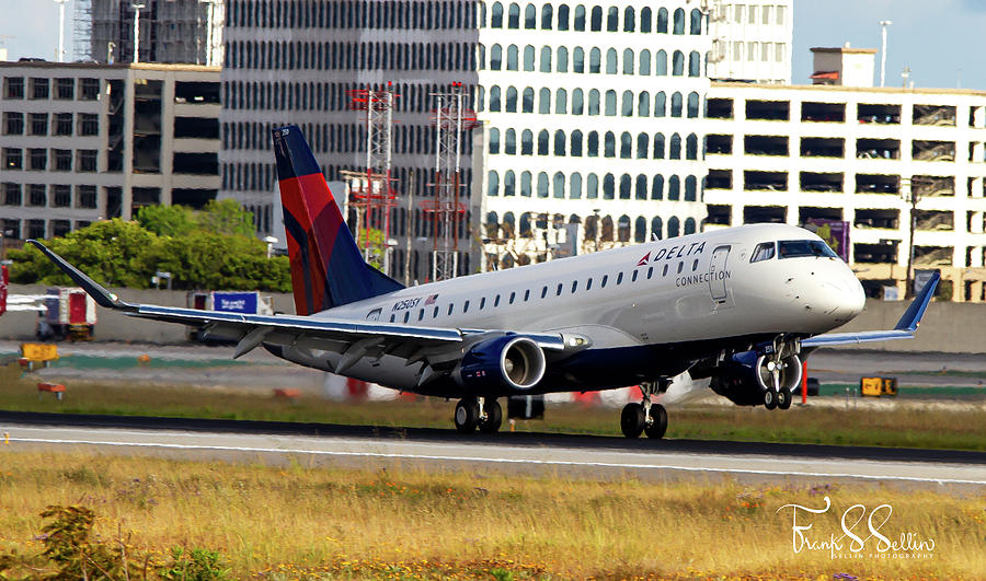 Delta Connection Embraer Lands Photograph by Frank Sellin