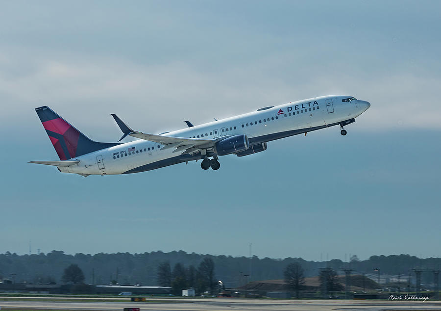 N807DN Delta Air Lines Boeing 737 Departing Hartsfield-Jackson Atlanta International Airport Art Photograph by Reid Callaway
