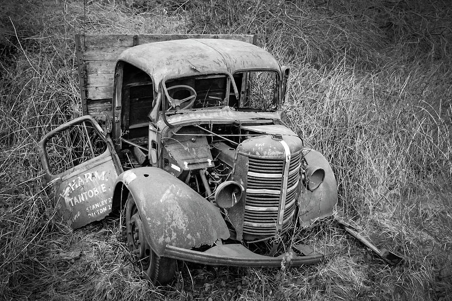 Derelict Vintage Truck Photograph by Richard Nixon