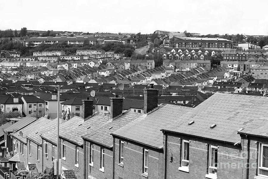 Derry Rooftops bw Photograph by Eddie Barron