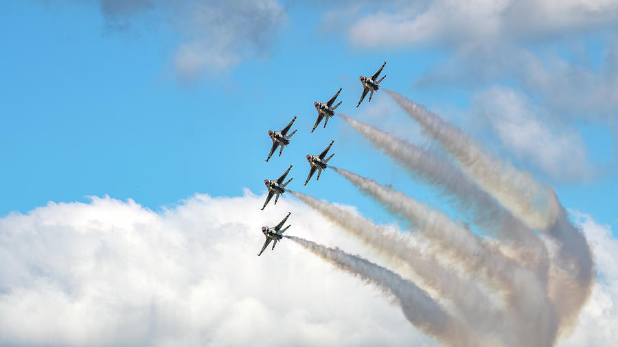 Diamond formation of the United States Air Force Thunderbirds ...