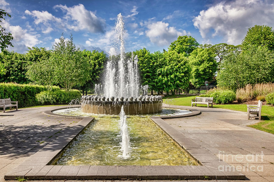 Diamond Jubilee Fountain, Windsor Photograph by Colin and Linda McKie