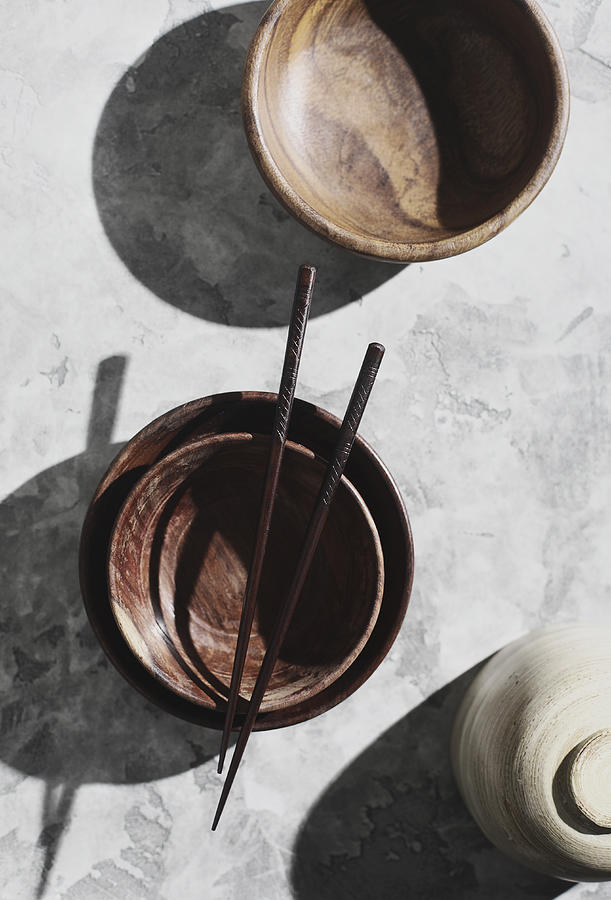 Directly above shot of chopsticks on empty bowls Photograph by Alexandr Sherstobitov