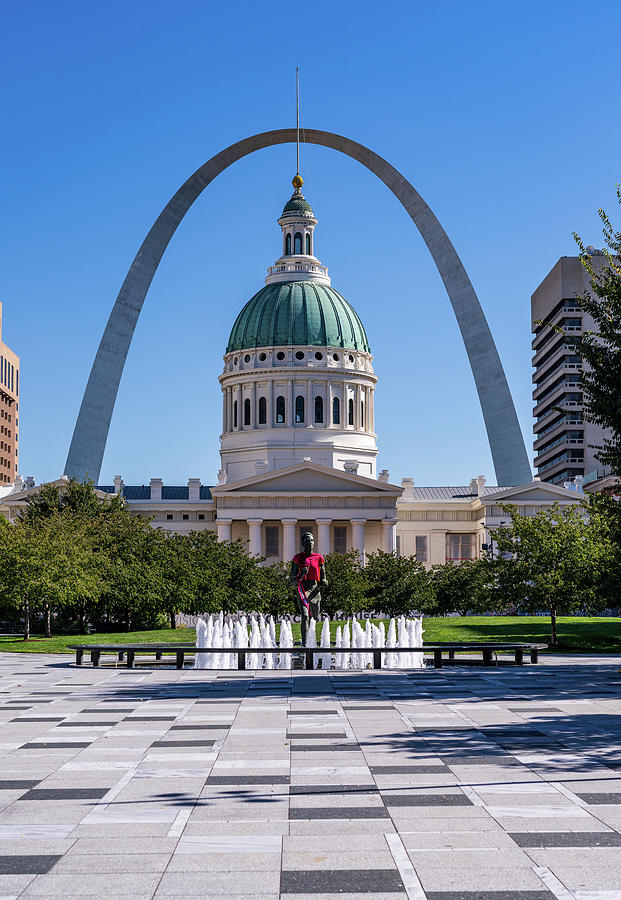 Dome Of Old Courthouse In St Louis Missouri With Statue In Fount ...