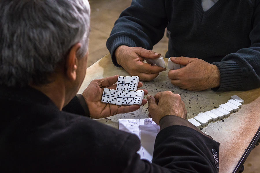 Domino at teahouse in Iraqi Kurdistan Photograph by Guido Dingemans, De Eindredactie