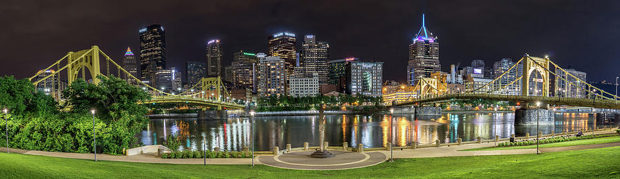 Downtown Pittsburgh Photograph by David R Robinson