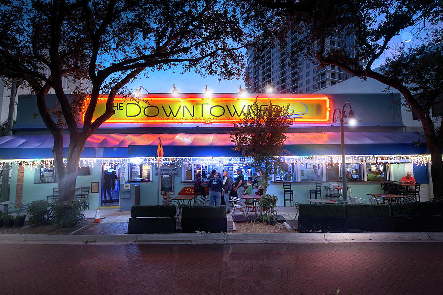 Downtowner Waterfront Restaurant and Bar Photograph by Mark Andrew Thomas