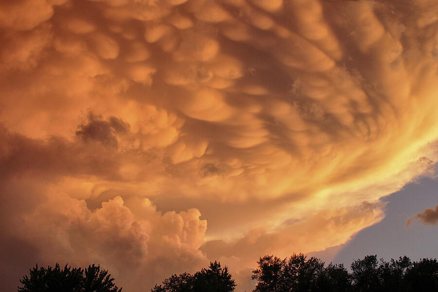 Dramatic Mammatus Clouds Photograph by Linda Goodman