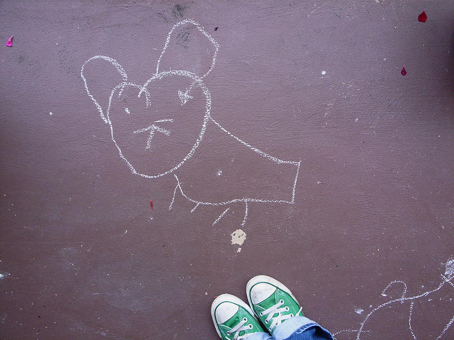 Drawing of a mouse in chalk on the ground. Photograph by Lucinda Newton-Dunn